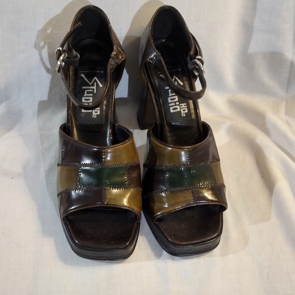 Studio Women's Black and Brown Heels - Picture 10 of 10